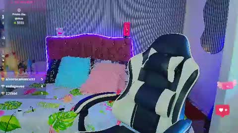 Snapshot of princess_skinny18 chatting on July 17, 2026, 8:03 pm princess_skinny18 online show from July 17, 2026, 8:03 pm