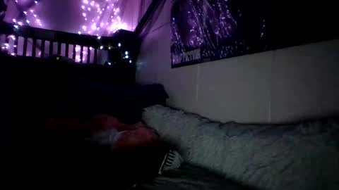 Holly love online show from November 4, 2025, 4:55 am