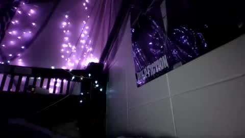 Holly love online show from November 5, 2025, 3:17 am