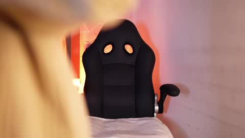 Lu online show from April 6, 2026, 6:42 pm