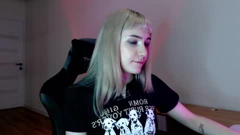 18 y.o online show from February 19, 2025, 7:38 pm