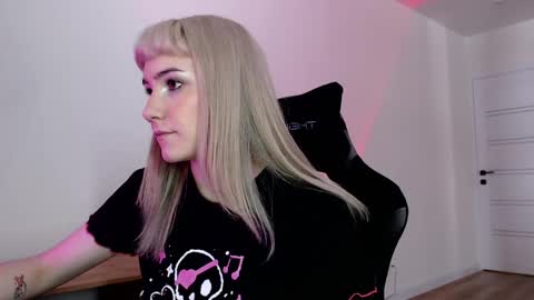 18 y.o online show from February 22, 2025, 12:51 pm