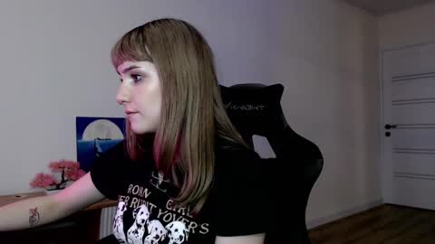 18 y.o online show from March 12, 2025, 3:07 pm