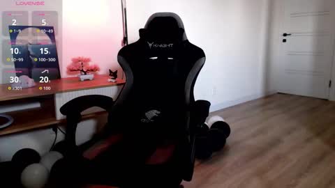 18 y.o online show from September 9, 2025, 12:26 pm