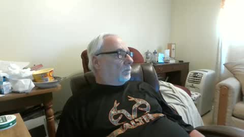 Snapshot of prlbob77 chatting on February 8, 2026, 6:11 pm prlbob77 online show from February 8, 2026, 6:11 pm