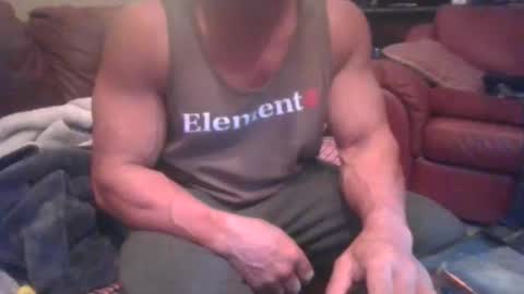 MUSCLEGOD online show from January 8, 2026, 4:42 pm