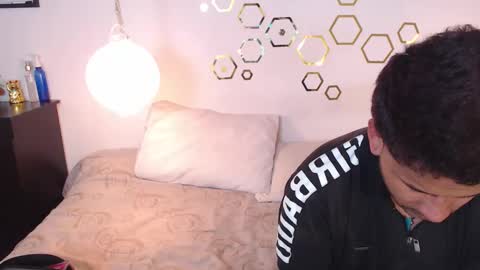 Adris  Juan online show from October 28, 2025, 1:42 am