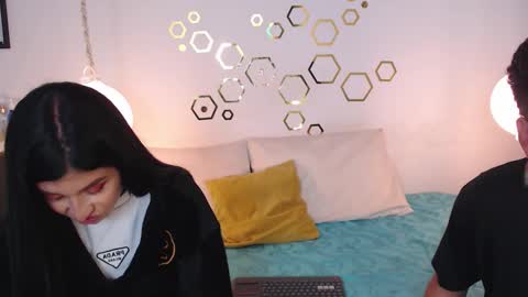 Adris  Juan online show from November 21, 2025, 5:06 am