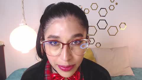 Adris  Juan online show from December 1, 2025, 4:06 am