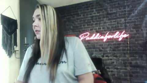 Krystle online show from March 23, 2026, 1:37 pm