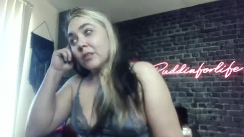 Krystle online show from April 21, 2026, 1:39 pm