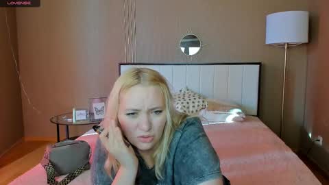 puffybun online show from February 14, 2025, 7:49 am