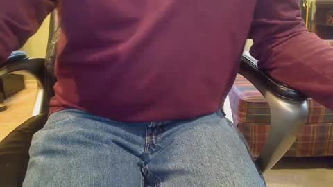 pulltoy1 online show from December 3, 2024, 8:39 pm