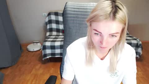 Snapshot of puma_ma chatting on November 25, 2025, 4:45 am Polly online show from November 25, 2025, 4:45 am