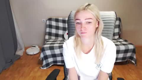 Snapshot of puma_ma chatting on December 1, 2025, 1:27 pm Polly online show from December 1, 2025, 1:27 pm