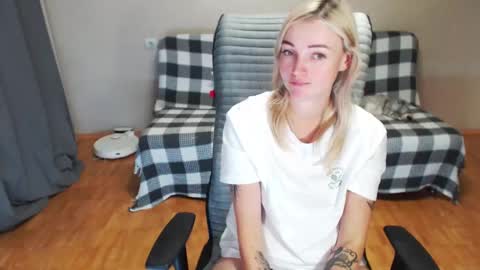 Snapshot of puma_ma chatting on December 4, 2025, 1:31 pm Polly online show from December 4, 2025, 1:31 pm