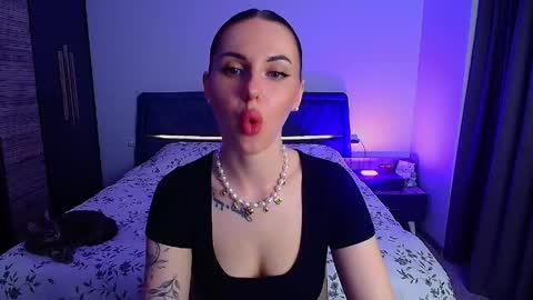 Julia online show from April 23, 2026, 3:47 pm
