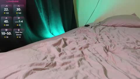 puredesire_ online show from October 7, 2025, 5:21 pm