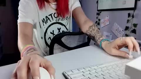 Purple2StayThnxxx online show from November 13, 2025, 11:03 pm