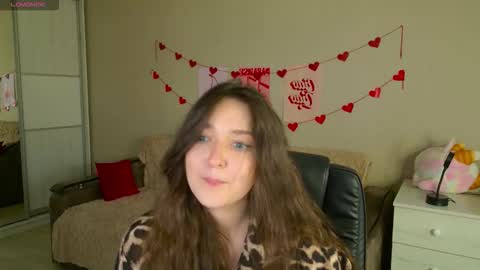 Snapshot of purple_averge chatting on October 20, 2025, 5:19 am Bella online show from October 20, 2025, 5:19 am