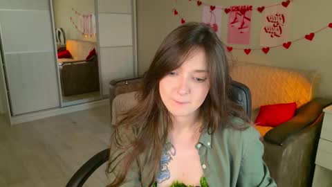 Snapshot of purple_averge chatting on October 31, 2025, 5:41 am Bella online show from October 31, 2025, 5:41 am