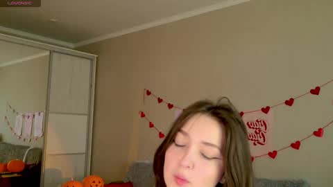 Snapshot of purple_averge chatting on November 7, 2025, 5:40 am Bella online show from November 7, 2025, 5:40 am