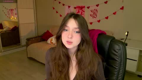 Snapshot of purple_averge chatting on November 21, 2025, 5:39 am Bella online show from November 21, 2025, 5:39 am