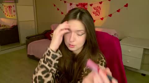 Snapshot of purple_averge chatting on November 27, 2025, 5:42 am Bella online show from November 27, 2025, 5:42 am