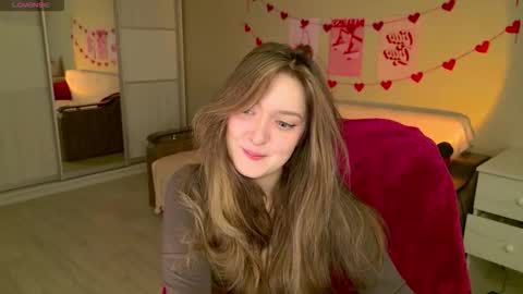 Snapshot of purple_averge chatting on December 4, 2025, 5:39 am Bella online show from December 4, 2025, 5:39 am