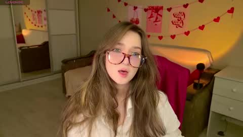 Snapshot of purple_averge chatting on December 5, 2025, 5:49 am Bella online show from December 5, 2025, 5:49 am