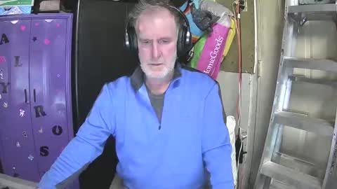 Mark online show from March 1, 2025, 4:11 pm