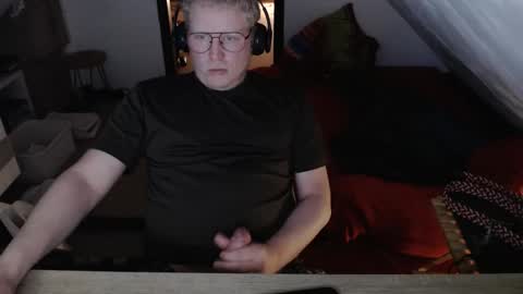 Snapshot of pussylovercb chatting on April 22, 2026, 8:10 pm pussylovercb online show from April 22, 2026, 8:10 pm