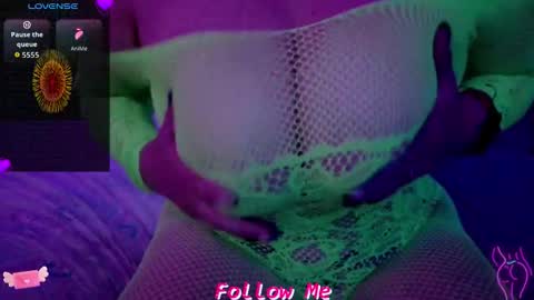 Queen And King online show from December 1, 2025, 6:24 pm