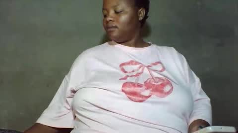 queen2302 online show from April 28, 2026, 11:37 am