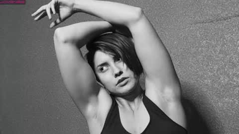 Lola online show from February 20, 2025, 6:02 pm