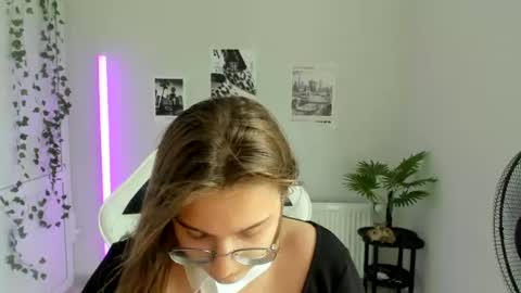 Snapshot of queen_amelie chatting on July 24, 2026, 10:24 am Amelie online show from July 24, 2026, 10:24 am
