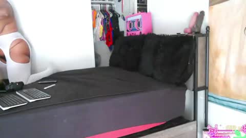 Snapshot of queen_anita chatting on April 30, 2026, 9:19 pm QnAnitaDix online show from April 30, 2026, 9:19 pm