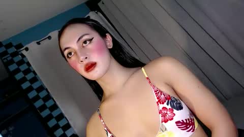 queen_danaya online show from April 17, 2026, 9:34 am