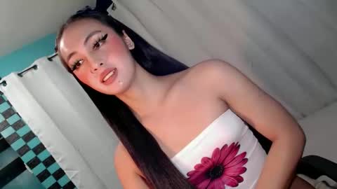 queen_danaya online show from April 21, 2026, 2:51 am