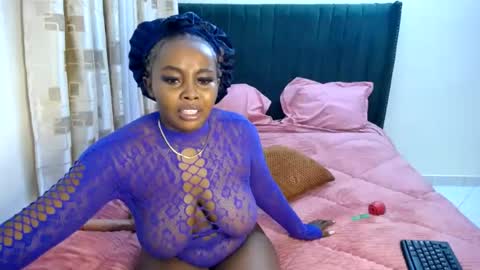 Snapshot of queen_doly chatting on June 26, 2026, 1:21 am QUEEN DOLY online show from June 26, 2026, 1:21 am
