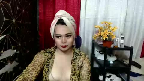 queen_ennah online show from January 21, 2025, 6:43 am
