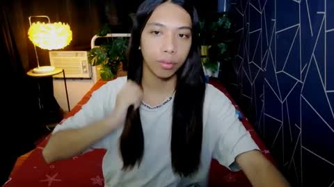 queen_gia online show from May 3, 2026, 4:29 am