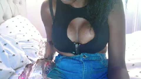 Snapshot of queen_kai chatting on May 17, 2026, 8:12 am queen_kai online show from May 17, 2026, 8:12 am