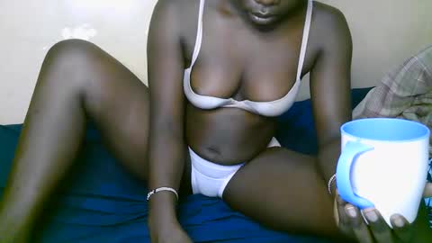 queen_latasha online show from December 1, 2025, 6:46 pm