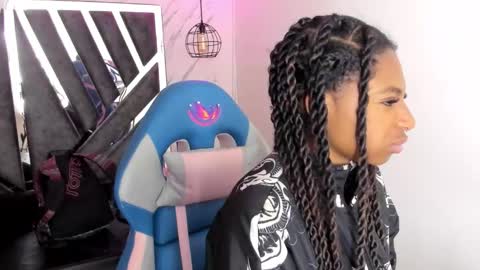   online show from October 26, 2025, 12:00 pm