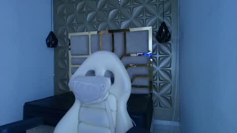 Snapshot of queen_perla_ chatting on May 5, 2026, 12:02 pm online show from May 5, 2026, 12:02 pm