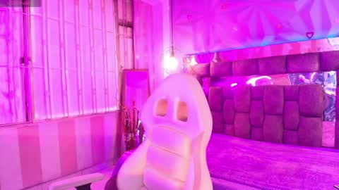 Snapshot of queen_perla_ chatting on May 8, 2026, 12:21 pm online show from May 8, 2026, 12:21 pm