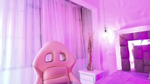 Snapshot of queen_perla_ chatting on June 2, 2026, 12:07 pm online show from June 2, 2026, 12:07 pm