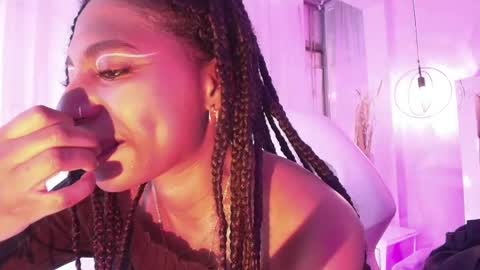 Snapshot of queen_perla_ chatting on June 3, 2026, 2:33 pm online show from June 3, 2026, 2:33 pm
