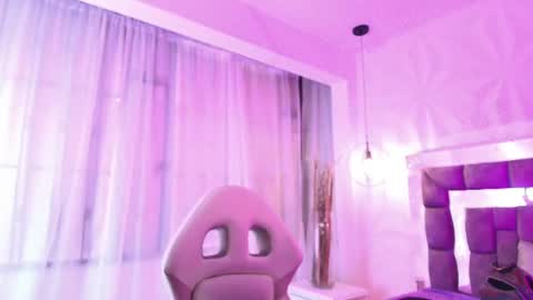Snapshot of queen_perla_ chatting on June 24, 2026, 12:26 pm online show from June 24, 2026, 12:26 pm